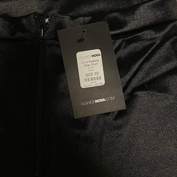Fashion Nova NWT On A Pedestal Biker Short - Picture 3 of 3